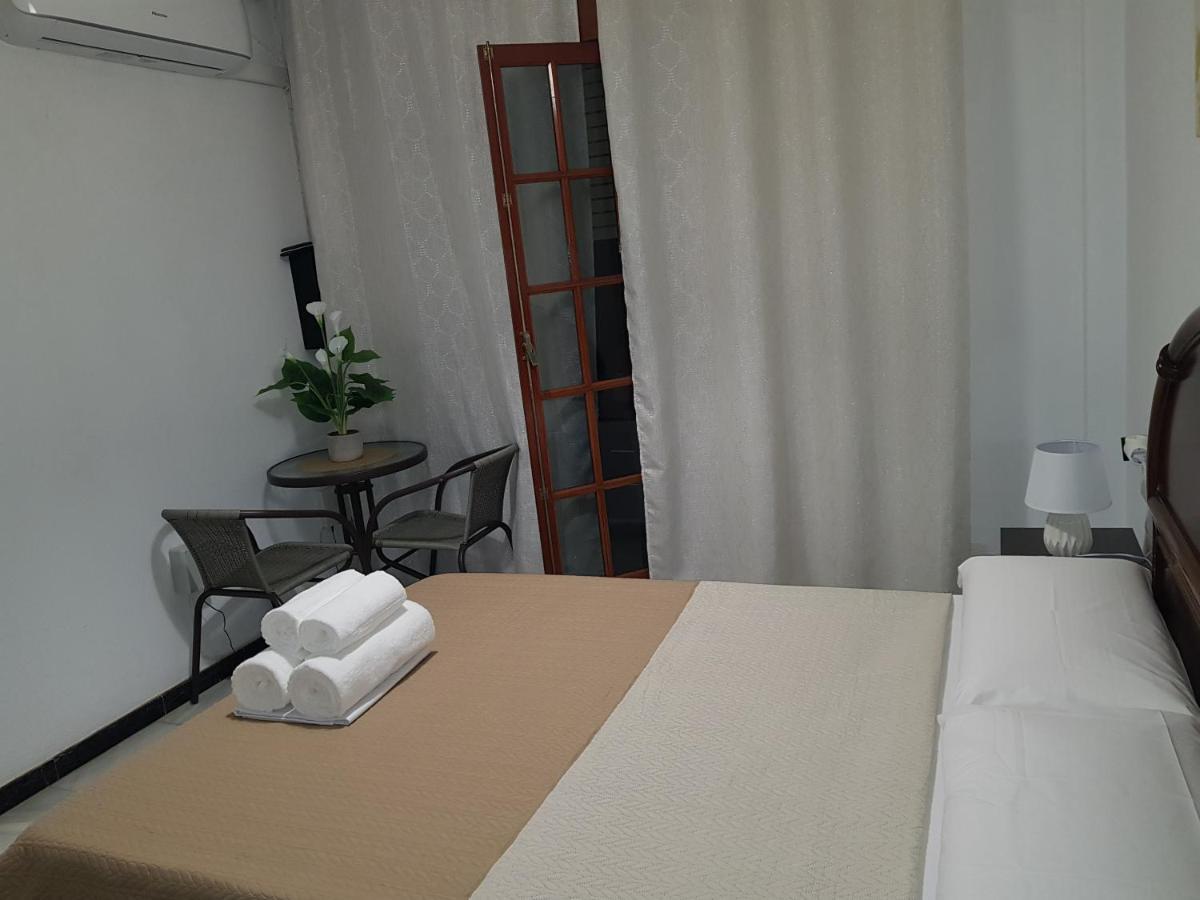 Pension Yna Holiday Малага Екстер'єр фото
